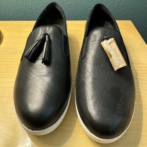 NWT FitFlop Slip-on Casual Leather Sneakers Black 9M